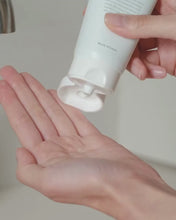 Video laden en afspelen in Gallery-weergave, Beauty of Joseon Green Plum Refreshing Cleanser
